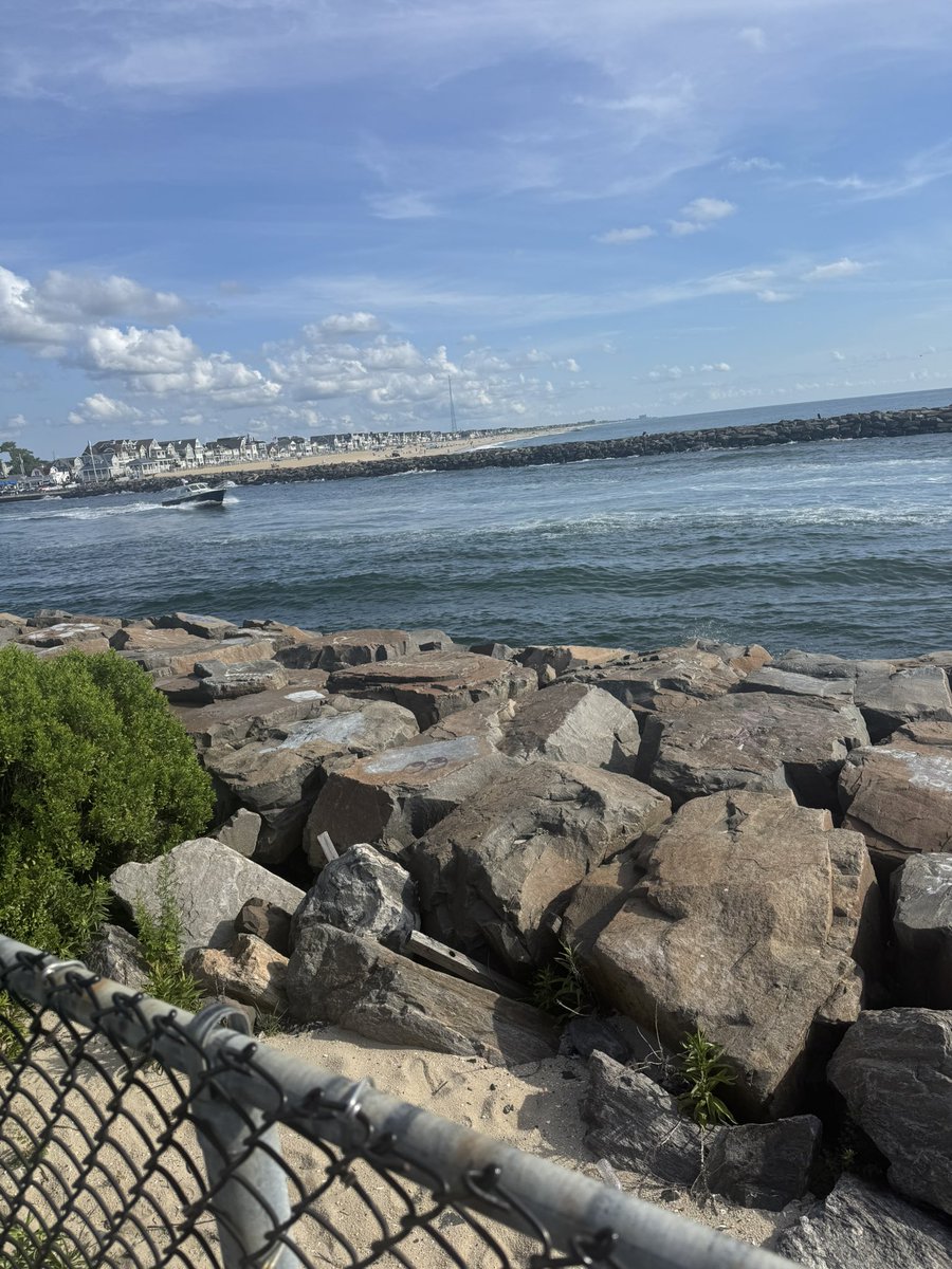 RetireonDividen's tweet image. What do I do on PTO?
This
Exercise with no time limit
Jog on the boardwalk as long as I want
Why do I want to be financially free from the rat race?
Spend more time with the family of course but spend more time on my health and go for nice relaxing jogs wherever I want