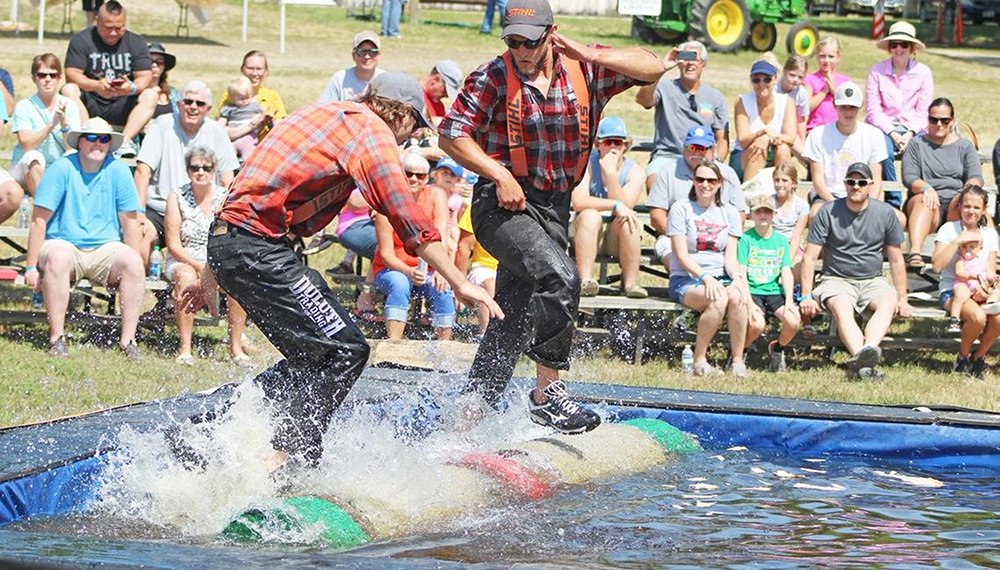 TwisTEDRodeo's tweet image. The @LeaCountyFair has always featured entertaining daily acts as a way to enthuse ticket-buyers, and this year it will feature the old-schools skills from the Timberwork's Lumberjack Shows. twistedrodeo.com/2025/07/23/act… 📸 Photo courtesy of Timberwork's Lumberjack Shows
