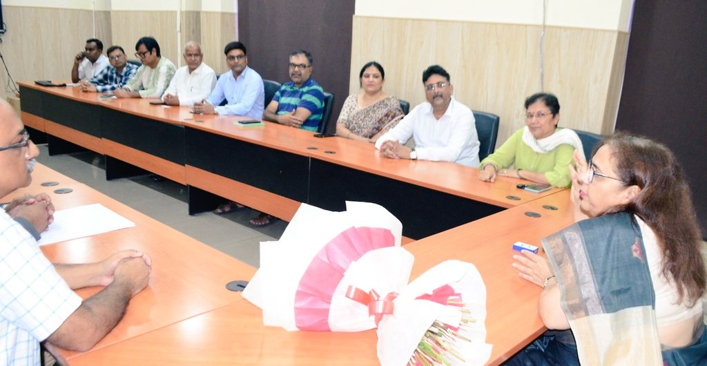 Deen Dayal Upadhyaya Gorakhpur University (@ddugu_official) on Twitter photo рдЧреЛрд░рдЦрдкреБрд░ рд╡рд┐рд╢реНрд╡рд╡рд┐рджреНрдпрд╛рд▓рдп рдореЗрдВ рдСрдирд▓рд╛рдЗрди рдПрд╡рдВ рдУрдкрди рдбрд┐рд╕реНрдЯреЗрдВрд╕ рд▓рд░реНрдирд┐рдВрдЧ рдкрд╛рдареНрдпрдХреНрд░рдореЛрдВ рдХреА рдкреНрд░рд╡реЗрд╢ рдкреНрд░рдХреНрд░рд┐рдпрд╛ рдХреА рд╢реБрд░реБрдЖрдд рдЖрдЬ рдорд╛. рдХреБрд▓рдкрддрд┐ рдкреНрд░реЛ рдкреВрдирдо рдЯрдВрдбрди рдиреЗ рдХреАред
рдмреАрдХреЙрдо, рдПрдордХреЙрдо, рдмреАрдмреАрдП, рдПрдордмреАрдП рд╡ рдПрдордП рдЗрдВрдЧреНрд▓рд┐рд╢ рдореЗрдВ рдкреНрд░рд╡реЗрд╢ рдкреНрд░рд╛рд░рдВрднред
рдЕрдВрддрд░рд░рд╛рд╖реНрдЯреНрд░реАрдп рдЫрд╛рддреНрд░реЛрдВ рддрдХ рдкрд╣реБрдБрдЪ рдФрд░ NEP рдХреЗ рд▓рдХреНрд╖реНрдпреЛрдВ рдХреА рджрд┐рд╢рд╛ рдореЗрдВ рдорд╣рддреНрд╡рдкреВрд░реНрдг рдХрджрдо рд╣реИред рдЧреЛрд░рдЦрдкреБрд░ рд╡рд┐рд╢реНрд╡рд╡рд┐рджреНрдпрд╛рд▓рдп рдореЗрдВ рдСрдирд▓рд╛рдЗрди рдПрд╡рдВ рдУрдкрди рдбрд┐рд╕реНрдЯреЗрдВрд╕ рд▓рд░реНрдирд┐рдВрдЧ рдкрд╛рдареНрдпрдХреНрд░рдореЛрдВ рдХреА рдкреНрд░рд╡реЗрд╢ рдкреНрд░рдХреНрд░рд┐рдпрд╛ рдХреА рд╢реБрд░реБрдЖрдд рдЖрдЬ рдорд╛. рдХреБрд▓рдкрддрд┐ рдкреНрд░реЛ рдкреВрдирдо рдЯрдВрдбрди рдиреЗ рдХреАред
рдмреАрдХреЙрдо, рдПрдордХреЙрдо, рдмреАрдмреАрдП, рдПрдордмреАрдП рд╡ рдПрдордП рдЗрдВрдЧреНрд▓рд┐рд╢ рдореЗрдВ рдкреНрд░рд╡реЗрд╢ рдкреНрд░рд╛рд░рдВрднред
рдЕрдВрддрд░рд░рд╛рд╖реНрдЯреНрд░реАрдп рдЫрд╛рддреНрд░реЛрдВ рддрдХ рдкрд╣реБрдБрдЪ рдФрд░ NEP рдХреЗ рд▓рдХреНрд╖реНрдпреЛрдВ рдХреА рджрд┐рд╢рд╛ рдореЗрдВ рдорд╣рддреНрд╡рдкреВрд░реНрдг рдХрджрдо рд╣реИред