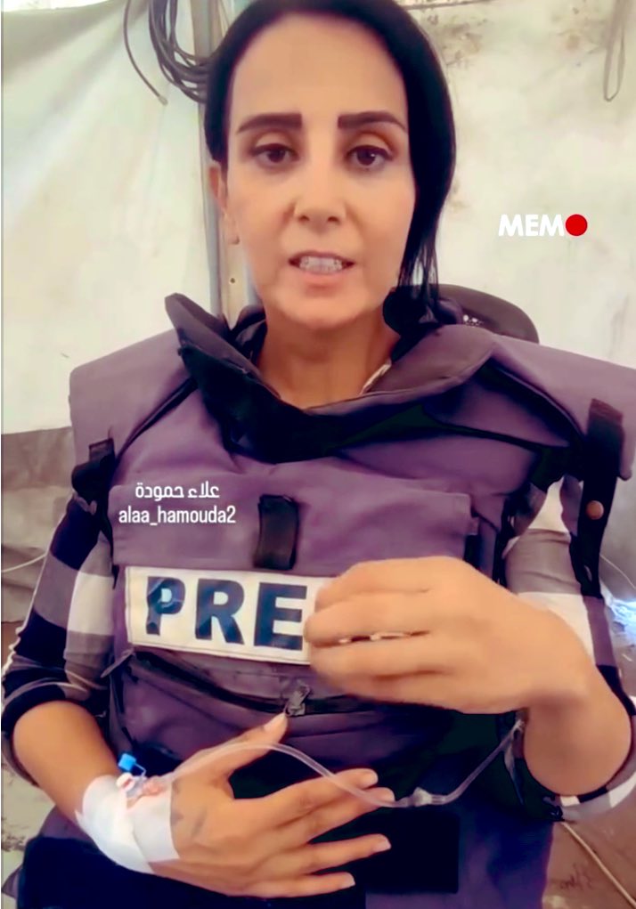 AntonellaNapoli's tweet image. Abbiamo visto collassare in diretta #SallyThabet, che poco dopo con una flebo al braccio ha continuato a fare il suo lavoro. @AFP denuncia che i suoi collaboratori a #Gaza stanno morendo di fame e teme che possano morire. Gli stenti causati da #Israele non risparmiano nessuno.…
