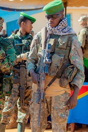 HammerOfWar5's tweet image. DRC 🇨🇩: Picture showing members of the M23 with a south african made 5,56 x 45 mm Vektor R4 assault rifle and a soviet made 7,62 x 39 mm AKM assault rifle mounted by a scope and a 40 mm GP-25 under barrel grenade launcher.