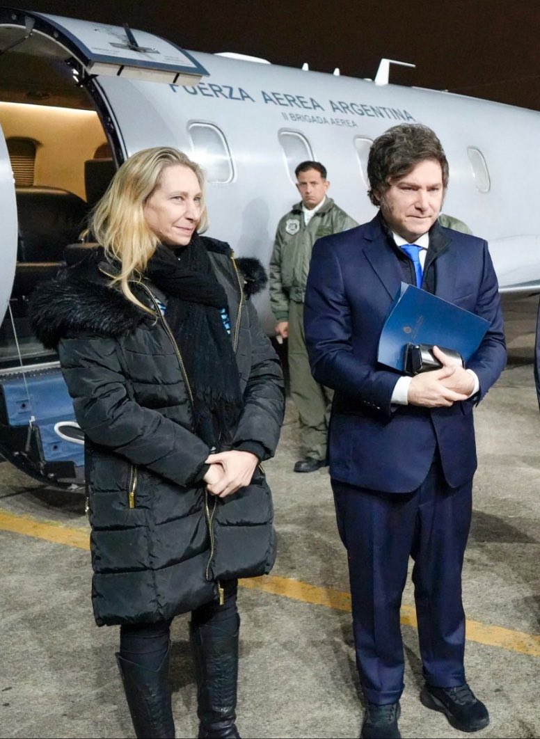 El que denosta a sus rivales diciendo que son el Partido del Estado, usa recursos del Estado para ir a un acto partidario. No hay remate.