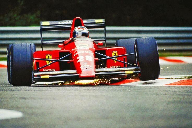 sennatheking's tweet image. Gerhard Berger in his gorgeous 640 negotiating the bus stop
#BelgianGP 1989
#F1