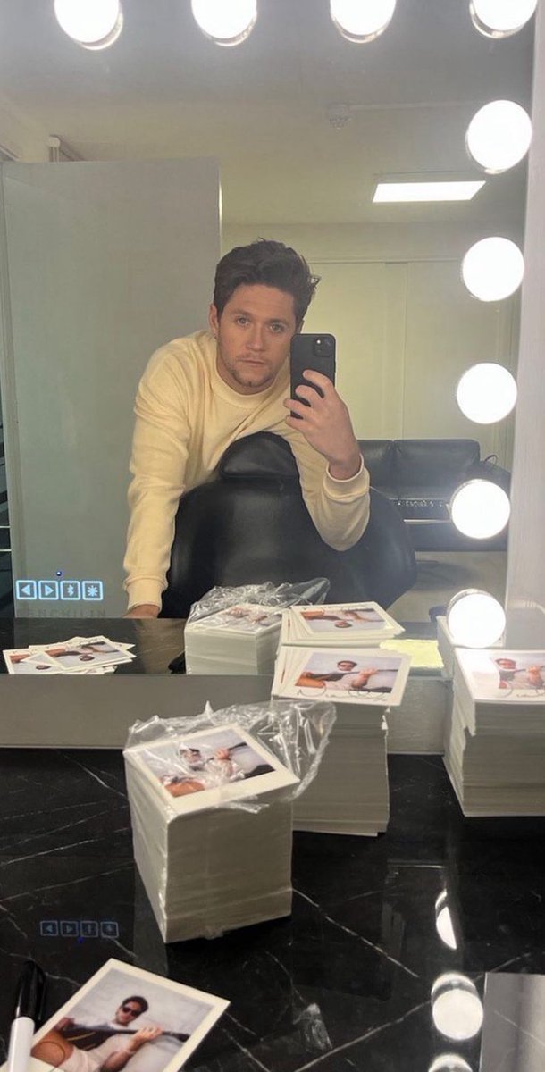 Shocholatte_404's tweet image. I'm sorry if i say i need you.. 
But i don't care, I'm not scared of love.. 
Cause when I'm not with you I'm weaker. Is that so wrong, is it so wrong? That  you make me strong ♥*♡∞:｡.｡　　｡.｡:∞♡*♥

#1DRockingAnniversary
#15YearsOfOneDirection #15Yearsof1D