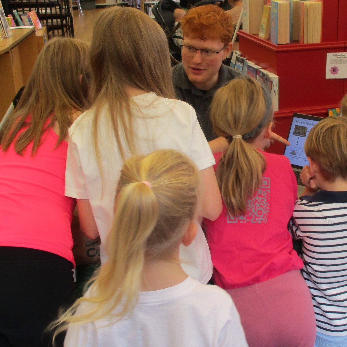 LancsLibraries's tweet image. Join us every Wednesday this summer at #WhalleyLibrary for #LancsReadingHeroes Sessions. This week we learnt about building structures. As well as making spider webs and Lego towers, there was a special visitor from @hd_materialsUK who told us all about the cement making process!