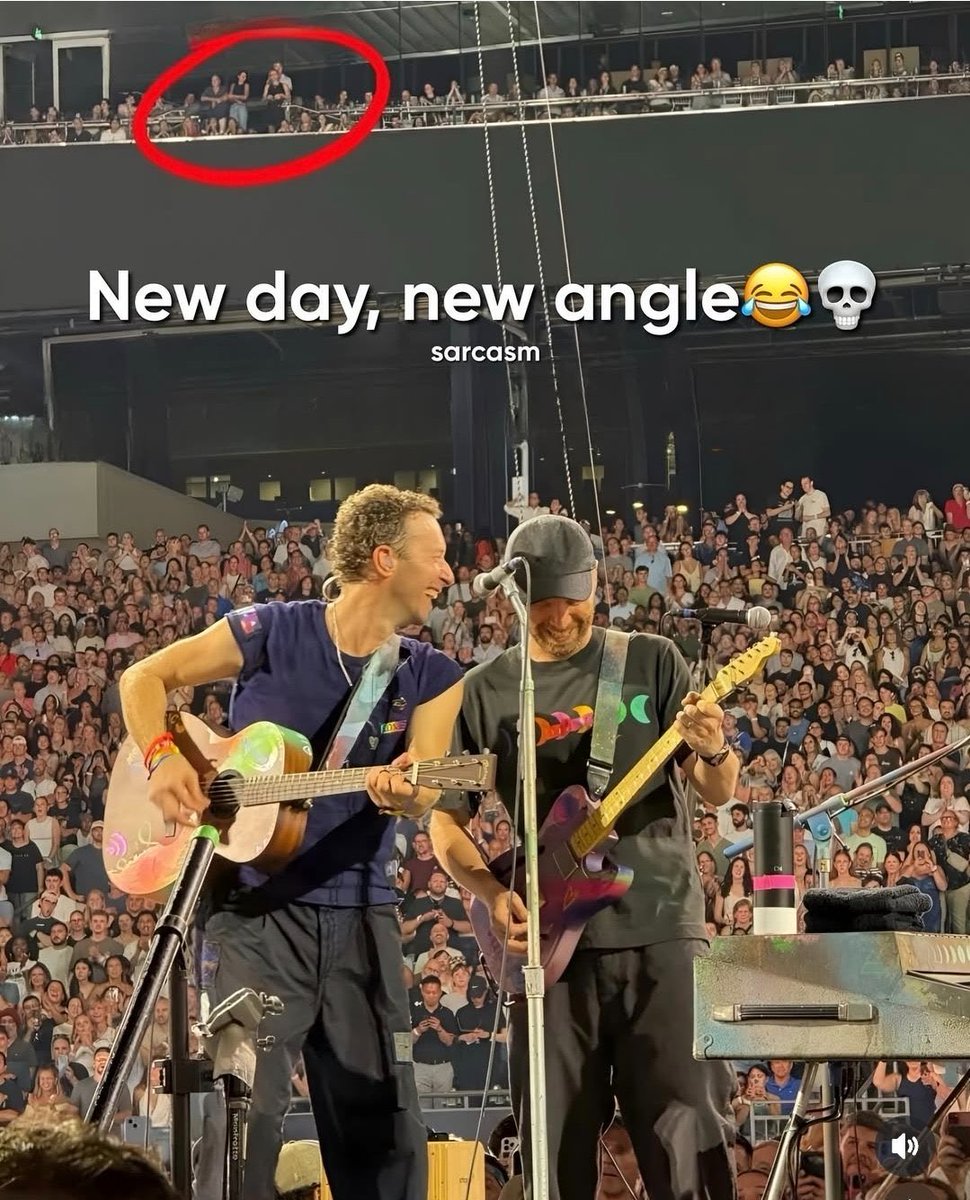 YonnyBravo__'s tweet image. New angle of the viral CEO and his head of human resource at the Coldplay concert is now trending.