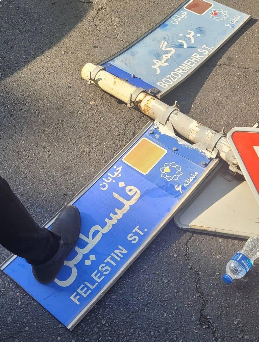 KarmelMelamed's tweet image. خاک بر سر هر احمقی در ایران که الان برای احمقهای غزه گریه میکند! شما باید دهانتان را ببندید در حالی که مردم در ایران بدون آب، غذا و برق رنج میبرند!