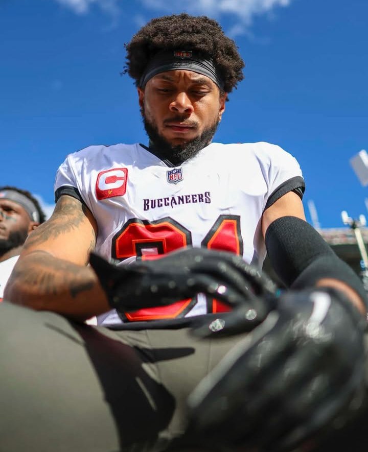 DanielM_TB's tweet image. Jalen McMillan on Antoine Winfield Jr.: "Tweeze is everywhere. He’s a ninja on the field."
Winfield flashed All-Pro form with 2 INTs off Baker Mayfield on Day 1 of #Bucs camp, including a sideline toe-tap pick off a pass to Evans tipped by McCollum. Iron sharpens iron!