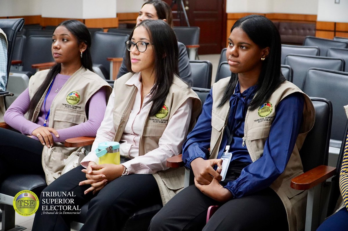 [Programa Enséñame a Trabajar]

Con el propósito de fortalecer el bienestar emocional de los hijos de los servidores del Tribunal Superior Electoral (TSE), este miércoles se llevó a cabo el taller “Manejo Emocional con Valores”, bajo la coordinación de la Dirección de Gestión del