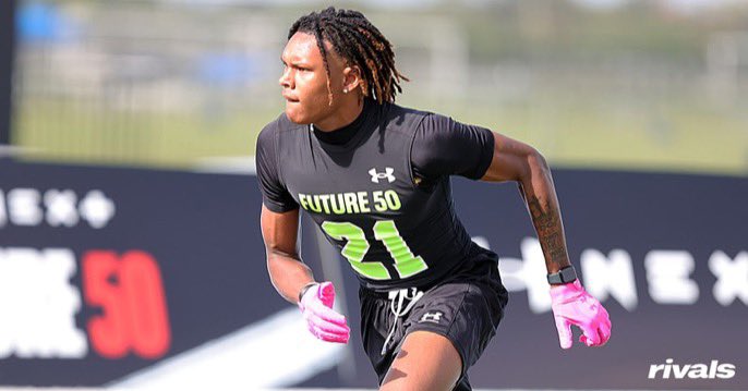 ChadSimmons_'s tweet image. 5-star CB John Meredith is the No. 5 prospect in the 2027 Rivals Industry Ranking and Texas A&M is the early favorite.
The latest: on3.com/rivals/news/an…