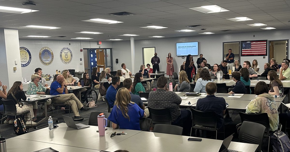 MSDDecatur's tweet image. #DecaturProud to welcome our new teachers to the Hawk Family!!