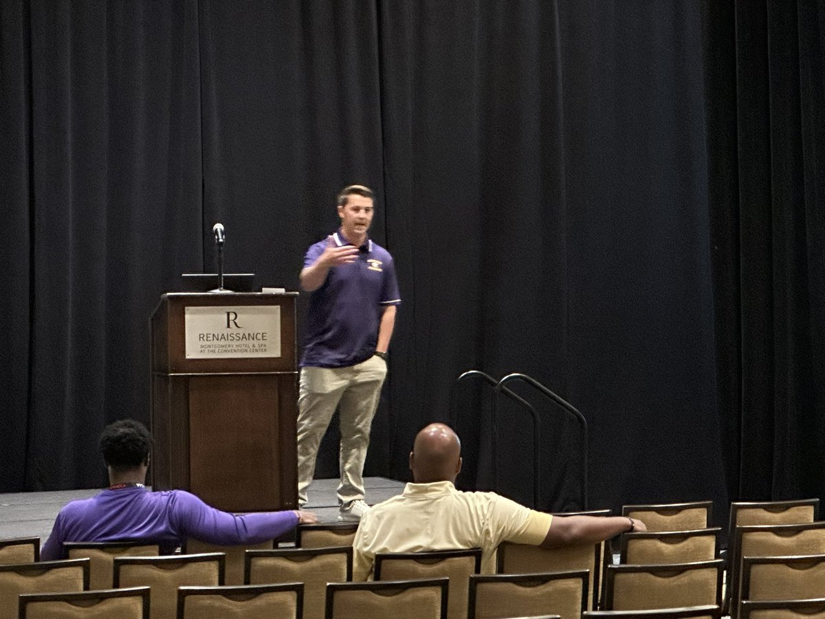 AHSAAUpdates's tweet image. Coach Chris Metcalf from @SpringvilleHS speaking now on our Football Coaching School talking about Defense