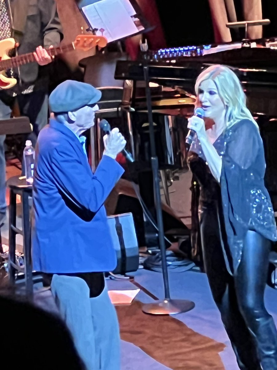 CathyStandish's tweet image. Though Linda Ronstadt does not have #ALS, she does have the diagnosis of PSP, Progressive supranuclear palsy, which is another disease that will steal your voice. Last night, in Nashville, @trishayearwood and friends gave us the gift of an evening of the music of Linda Ronstadt.…