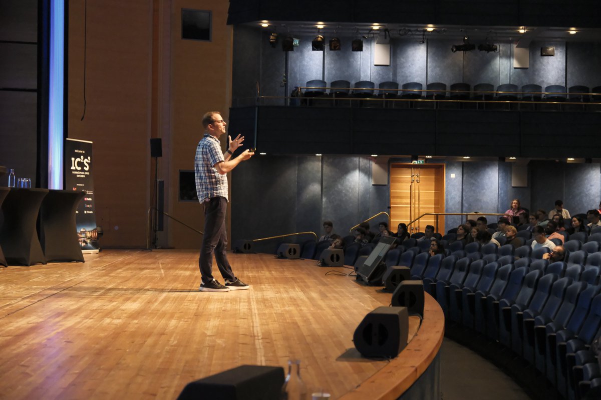IC2S2's tweet image. Day 2 Keynotes. How can computational methods sharpen our grasp of culture? In Amir Goldberg’s inspiring keynote, he showed how computational methods reveal hidden cultural patterns. #ic2s2