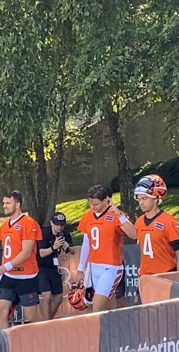 Land0oooo's tweet image. QB Room looking 🔥🔥🔥