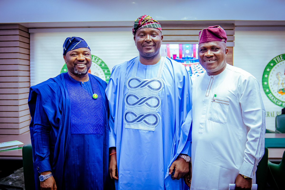 akinalabi's tweet image. Earlier today, my dear friend and honourable colleague, Hon. Taofeek Abimbola @HonAjilesoro, officially decamped from the People’s Democratic Party (PDP) to the All Progressives Congress (APC).
He was not alone on this important move. Hon. Omirin Emmanuel Olusanya, who…