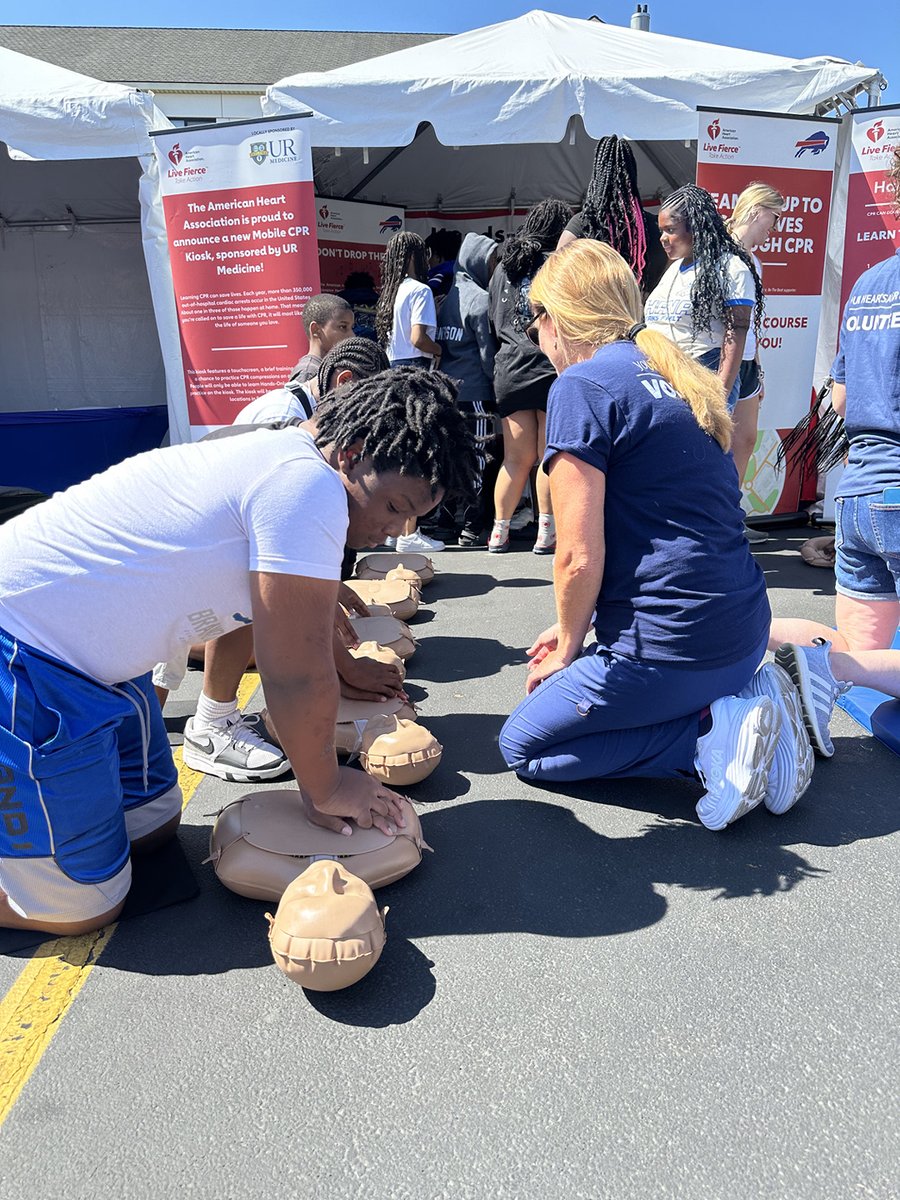 AHANewYork's tweet image. Join the #NationofLifesavers with us at @BuffaloBills Training Camp! Day 1 is underway and we’ll be here throughout camp. Practice on a manikin or our mobile Hands-Only CPR kiosk sponsored by @UR_Med!