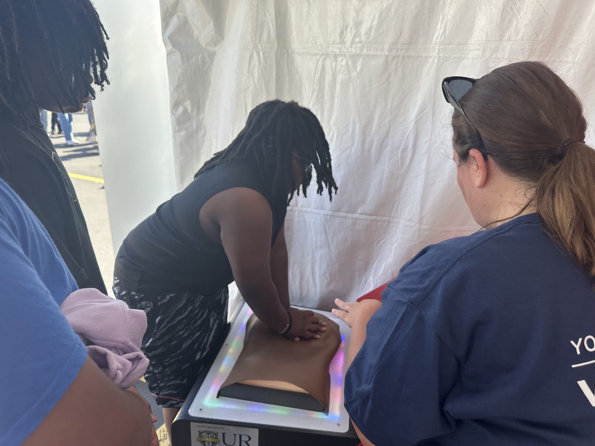 AHANewYork's tweet image. Join the #NationofLifesavers with us at @BuffaloBills Training Camp! Day 1 is underway and we’ll be here throughout camp. Practice on a manikin or our mobile Hands-Only CPR kiosk sponsored by @UR_Med!