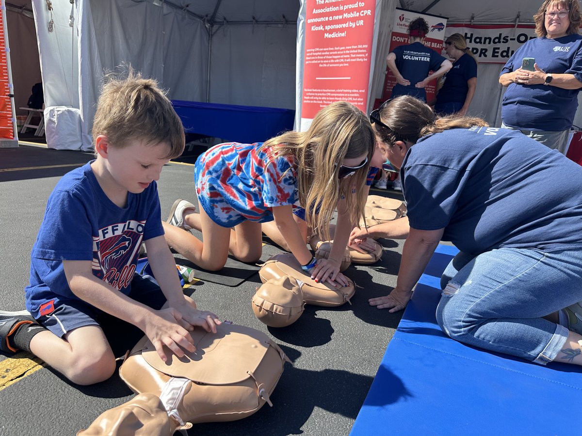 AHANewYork's tweet image. Join the #NationofLifesavers with us at @BuffaloBills Training Camp! Day 1 is underway and we’ll be here throughout camp. Practice on a manikin or our mobile Hands-Only CPR kiosk sponsored by @UR_Med!