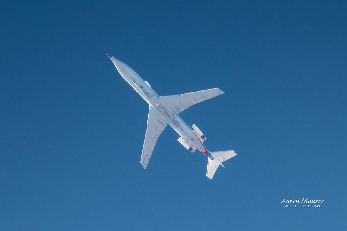 maurer8photo's tweet image. A couple recent high flyers over Mojave. VooDoo and NASA ER-2.