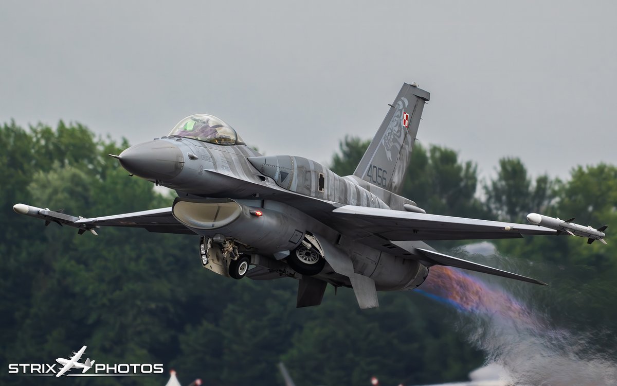 StrixPhotos's tweet image. TIGER TIGER 🐯🇵🇱
The Polish Air Force F16 Tiger Demo Team takes to the skies at the legendary @airtattoo. This was such an incredible demo, a big shoutout to the whole team involved in this incredible display! 🙌
📸 @PLinNATO #RIAT25