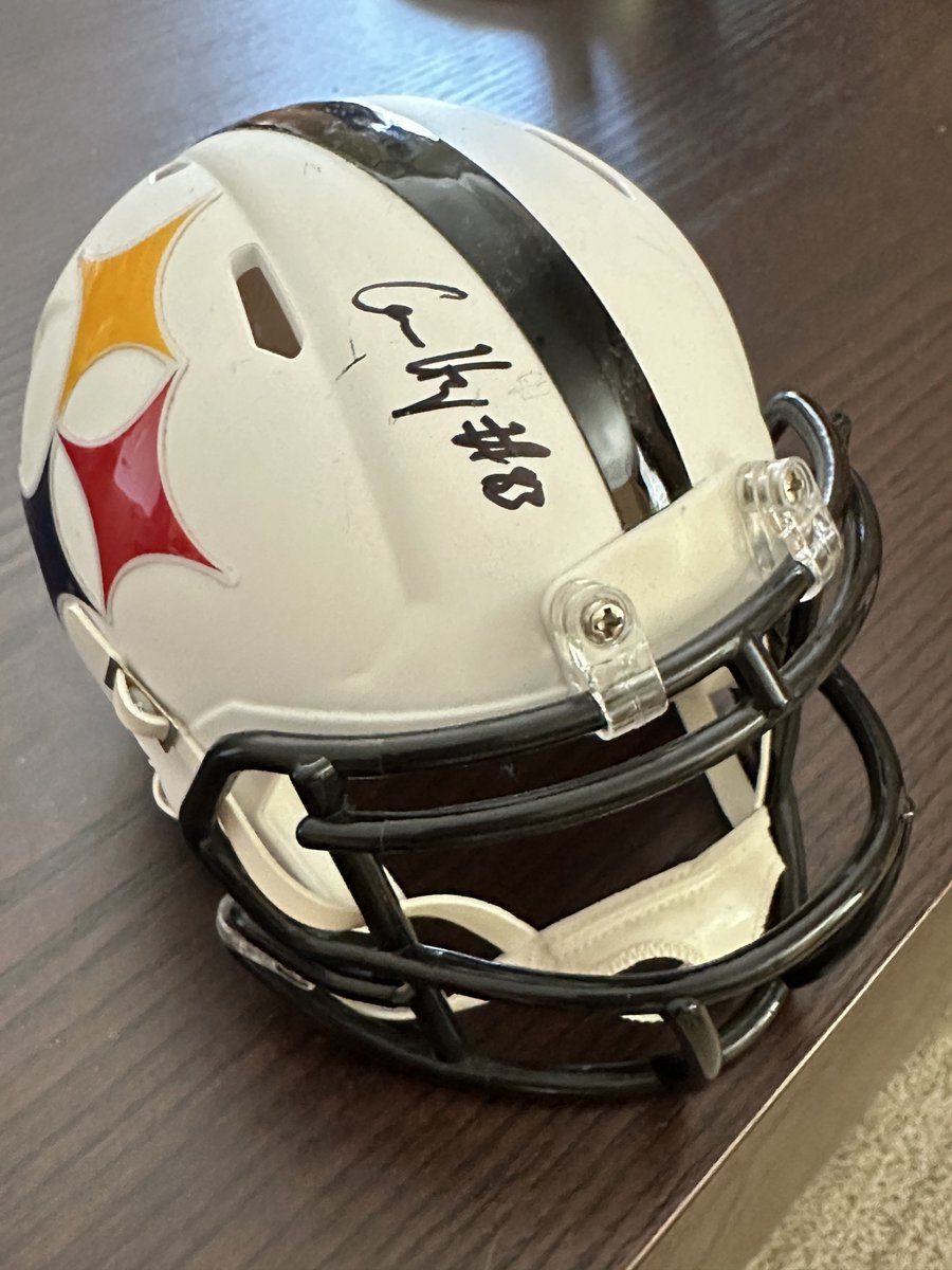 PickensBurgh's tweet image. GIVEAWAY TIME 🚨
Like and retweet to enter in to win a SIGNED Matt Canada and Connor Heyward Steelers mini helmet!
Winner picked in 24 hours goodluck 🍀