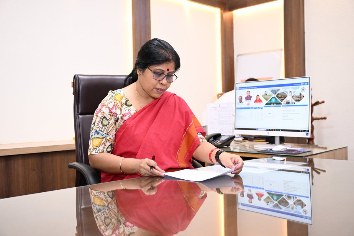 Gourav Kumar Das (@gouravkudas) on Twitter photo 2006-batch IAS officer <a href="/roopars/">Roopa R Sahoo</a> is the first woman IAS officer to be appointed as Secretary to the Governor of Odisha.
Heartiest Congratulations Mam 2006-batch IAS officer <a href="/roopars/">Roopa R Sahoo</a> is the first woman IAS officer to be appointed as Secretary to the Governor of Odisha.
Heartiest Congratulations Mam