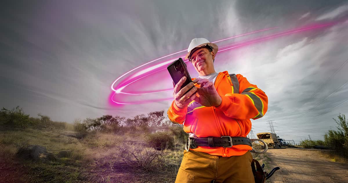TMobileBusiness's tweet image. T-Satellite launches today.
650+ satellites. No setup. No apps.
Your team stays connected—even where towers can’t reach.
📡 t-mo.co/4kUa9uI