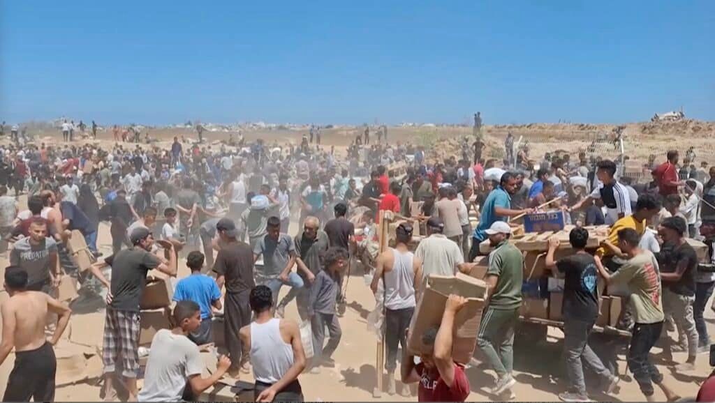 pass_blue's tweet image. The Gaza Humanitarian Foundation Asks the UN Relief Chief to Meet About Collaborating passblue.com/2025/07/22/the…