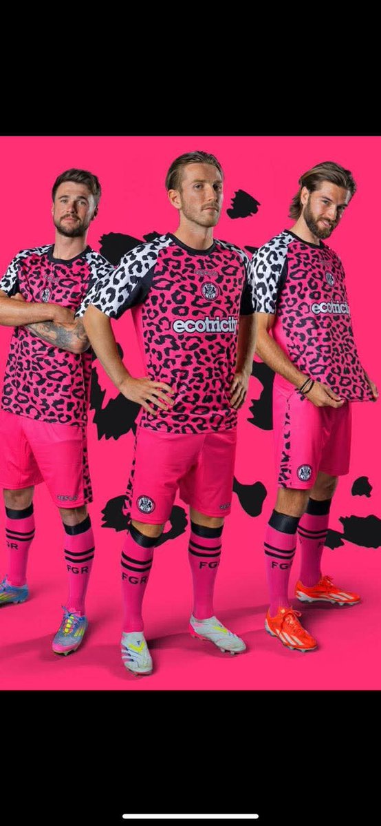 orientgantry's tweet image. Tbf Forest Green Rovers deserve to start the season on minus 45 points for even daring to consider this abomination of a kit, let alone choose it !