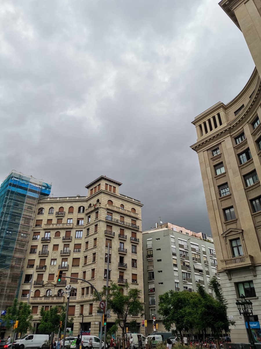 «Som en un planeta interes­sant. Es mereix tota l’atenció que li puguis dedicar.»
GILEAD, M. Robinson (traducció d'Emili Olcina)