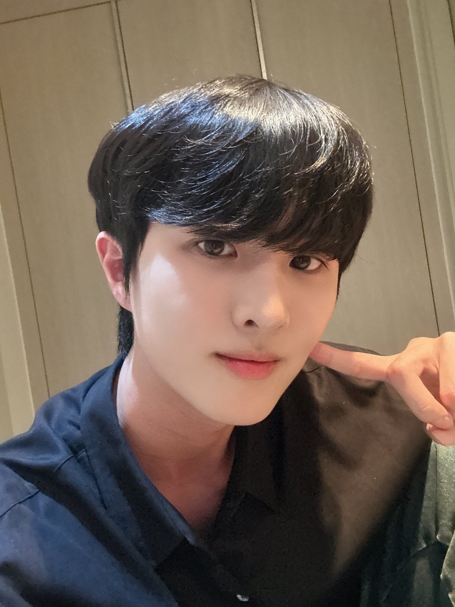 TheKingDom_GF's tweet image. [IVAN👑]

&amp;lt;🖤&amp;gt;

Good night🩷

#TheKingDom #더킹덤 #TKD 
#IVAN #아이반 #위버스라이브