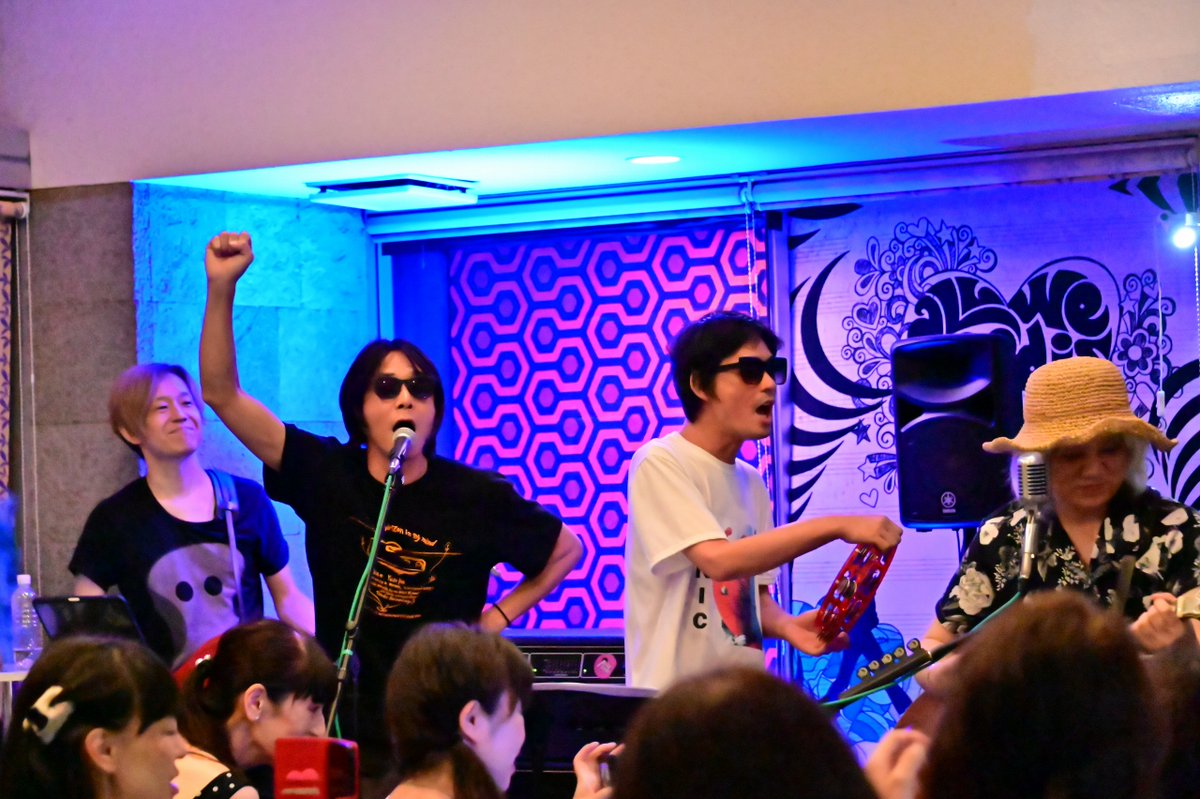 Muse_to_Brunch's tweet image. 7.19(土)ミューズとブランチ170『ミューズと愛ランド』🚢
♬エンディングセッション
1. 栞のテーマ(cover/サザン オールスターズ)
2. Be my Baby (cover/COMPLEX)
次回:8.16(土)ミューズとブランチ171@下北沢440
予約▶bit.ly/3WCOcrt
#ミューブラ #ミューズとブランチ