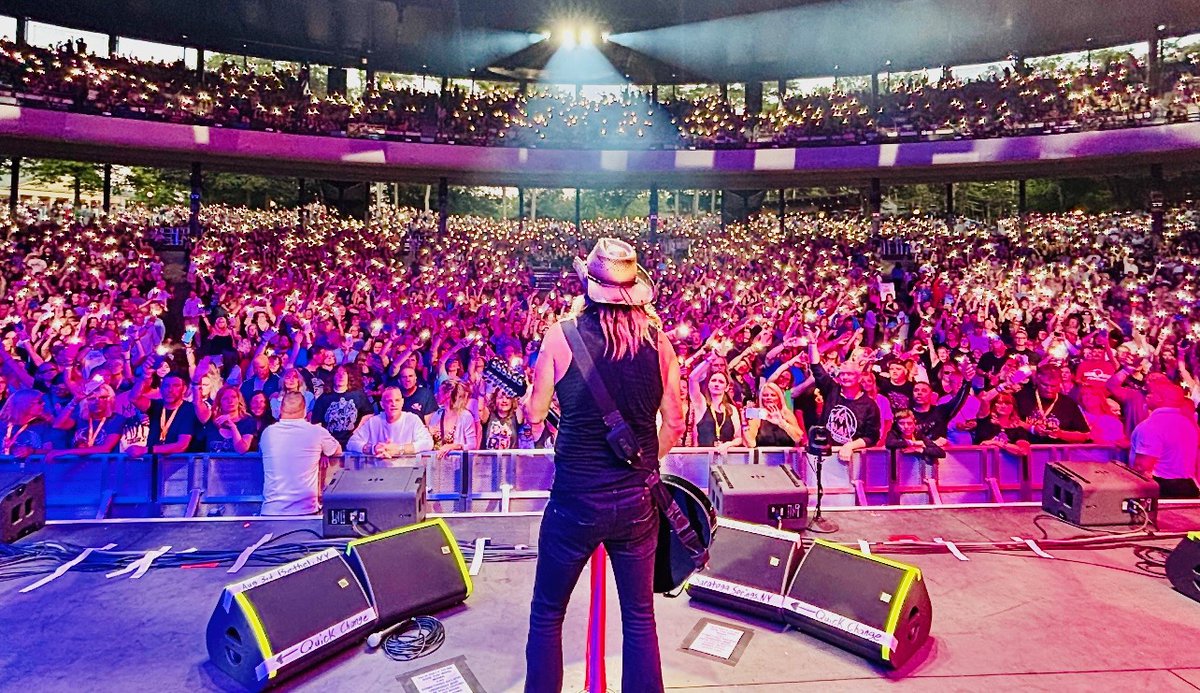 bretmichaels's tweet image. Last night, Saratoga Springs #NewYork @spacsaratoga with @DefLeppard and The BMB was electric ️🎉 The fans, the bands and the crew were on fire 🎸 The show was dedicated to Ozzy and the fans were amazing - I'll see you in Bethel New York on Sunday, August 3!