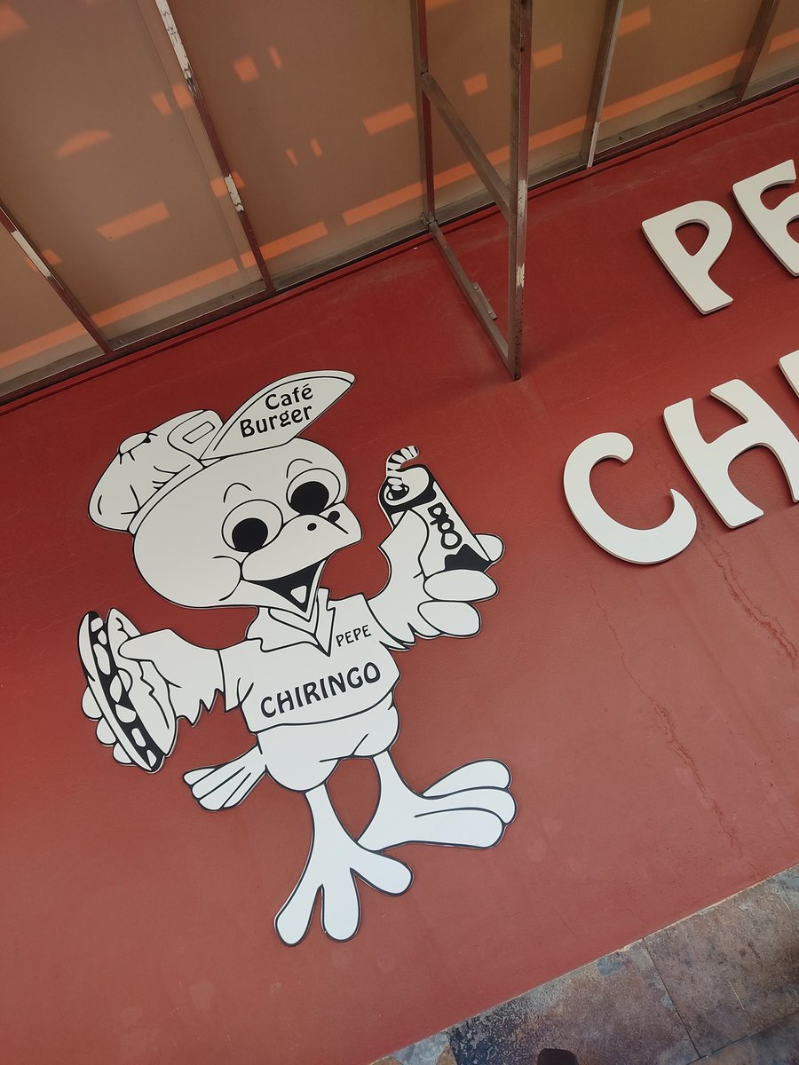 El maldito PEPE CHIRINGO es de esos antros con olor a grasa a los que siempre vuelves.

No es estrella Michelín, no es un sitio elegante ni caro. Se va a lo que se va, a comer grasa para seguir tú camino.

Siempre que viajo a #grancanaria es parada obligada.