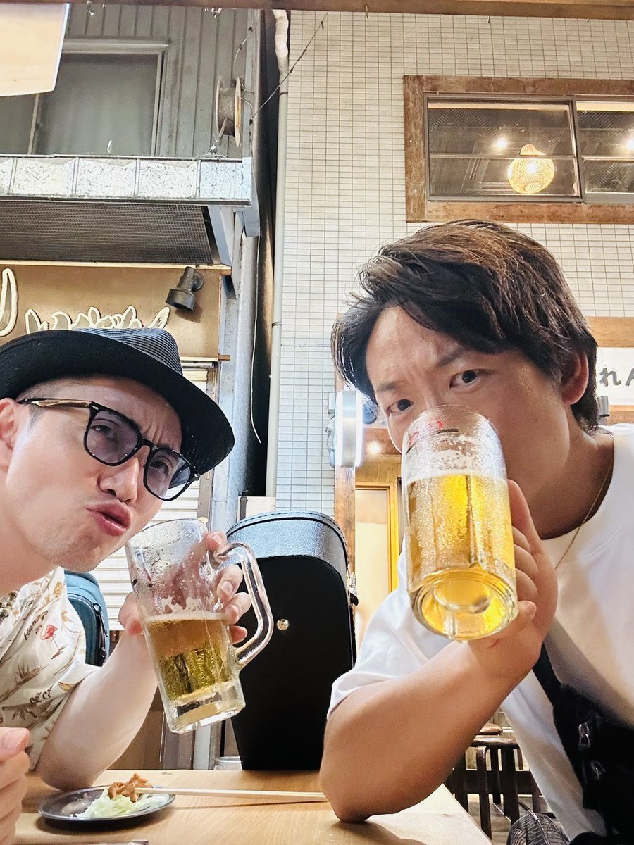 先週はひさびさのスタジオ練でした！
歌を、ギターを重ねながら
お互いリスペクトし合っている
アーティストの曲を思う存分
奏でまくる2時間はホントにあっという間で最高でした♪
いつまでもいくつになっても
『夢中になれる心』を忘れたくない。

純粋に音楽が好きということが
音に現れるのが喜び😆