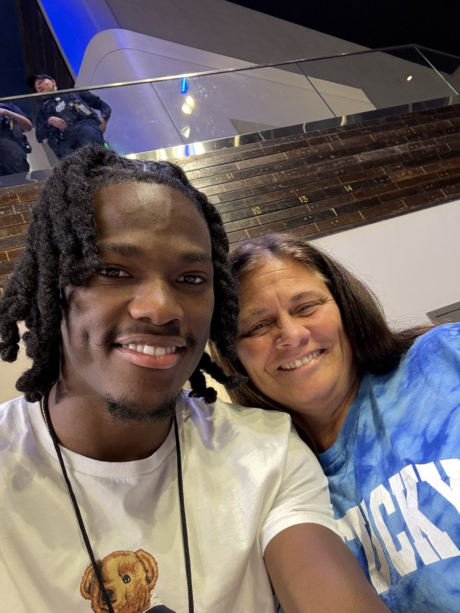 4mykats's tweet photo. Nice meeting @MarioMaitland_3  welcome to the KSR family @KySportsRadio @DrewFranklinKSR @ShannonTheDude @ryanlemond https://t.co/j75OS4grqF