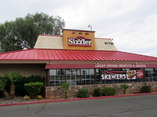 SaladBarFan's tweet image. Sizzler was founded in 1958 by Del and Helen Johnson in Culver City, California. The original idea was to offer affordable steak dinners in a casual, family-friendly atmosphere. By the 1960s, the chain had begun expanding and experimenting with self-serve options.
The Salad Bar…