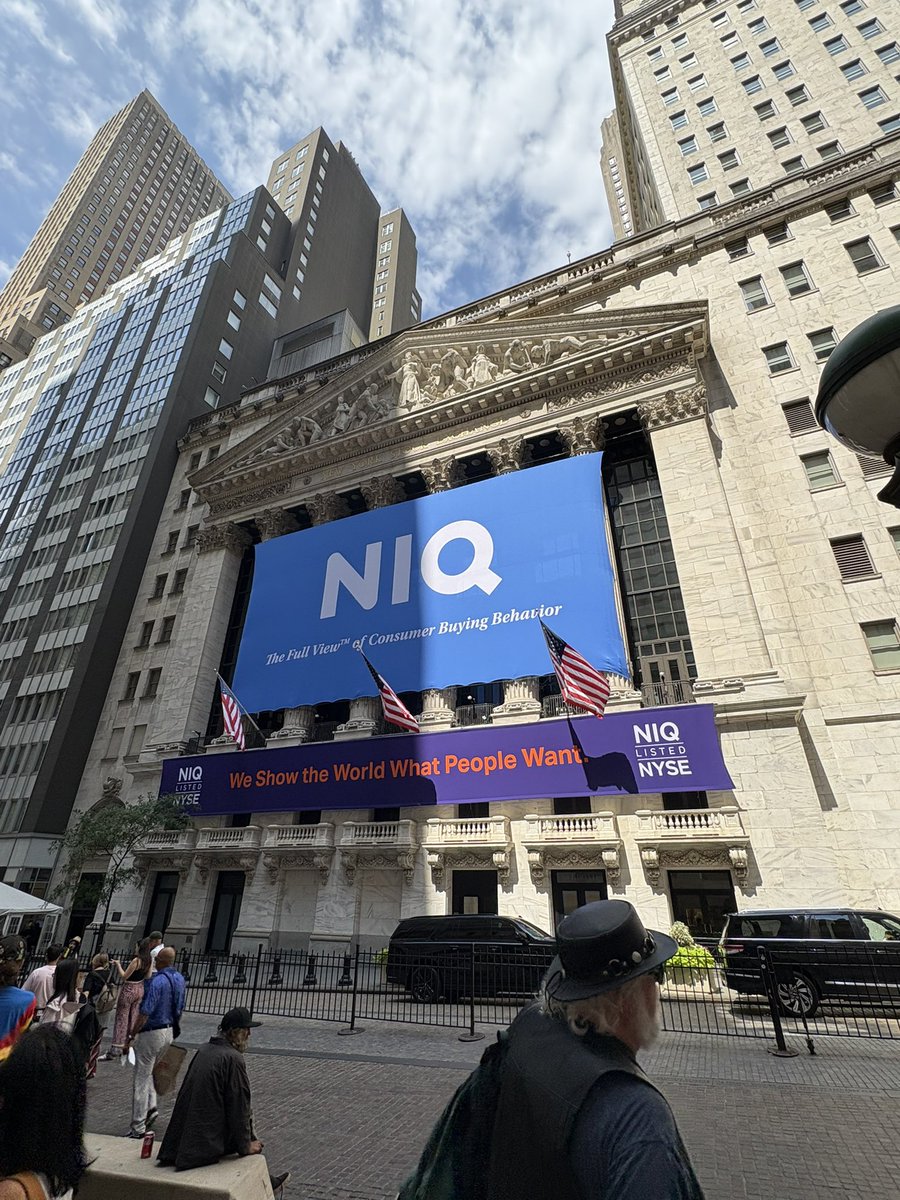 crystalxduan's tweet image. Im bad at photo journalism or id be able to convey in this photo how eerie it felt to look at this contrast of modern and ancient