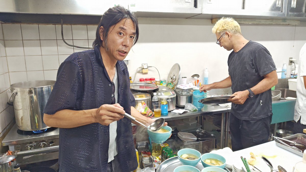 Muse_to_Brunch's tweet image. 7.20(土)ミューズとブランチ170『ミューズと愛ランド』🚢
20日午後はマギー寿司に向けメンバー&スタッフ一丸となっての仕込み🍣
次回:8.16(土)ミューズとブランチ171@下北沢440
出演:マギー☆フランソワ/MRK/モナリザヘイトミー!!
予約▶bit.ly/3WCOcrt
#ミューブラ #ミューズとブランチ