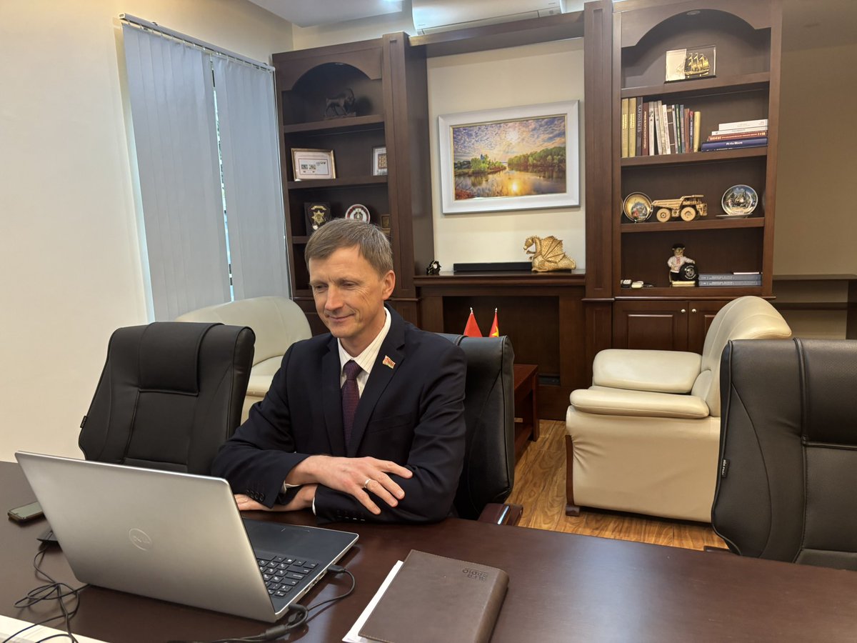 🇧🇾🇱🇦23 июля при организационной поддержке Посольства состоялась встреча в режиме видеоконференции парламентских групп дружбы Беларуси и Лаоса.
🇧🇾🇱🇦On July 23, with the Embassy’s organizational support, the parliamentary friendship groups of Belarus and Laos had an online meeting.