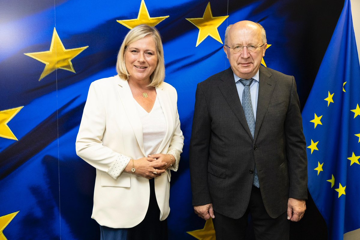KubiliusA's tweet image. Delighted to meet @vanessmatz, Belgian Minister of Public Modernisation, Civil Service, Public Enterprises, Digitisation and Buildings Administration🇧🇪
We discussed 🇪🇺space initiatives, including our efforts to create space single market, new EU space systems and boost financing