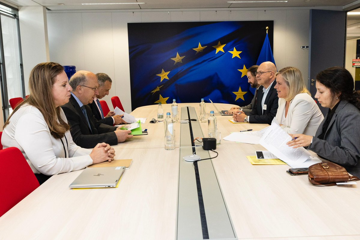 KubiliusA's tweet image. Delighted to meet @vanessmatz, Belgian Minister of Public Modernisation, Civil Service, Public Enterprises, Digitisation and Buildings Administration🇧🇪
We discussed 🇪🇺space initiatives, including our efforts to create space single market, new EU space systems and boost financing