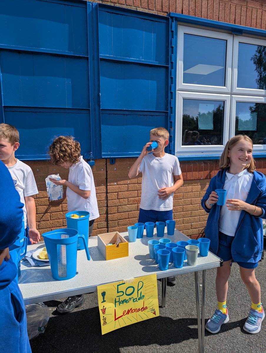 LFCFoundation's tweet image. St. Brigid's #PLPrimaryStars hosted a fundraising event as their social action project, to raise money to create a sensory space in their school β€οΈ
The cost of an entry was a foodbank donation, increasing local donations and raising Β£1.2k for their cause π
@PLCommunities