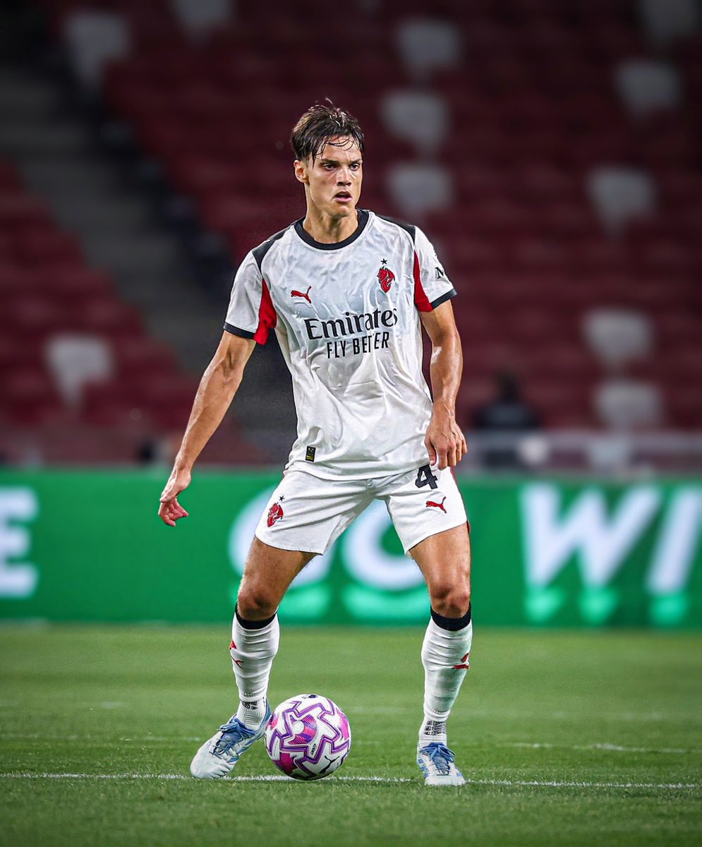 RisingStarXI's tweet image. 🇮🇹🎯 | 𝐒𝐚𝐦𝐮𝐞𝐥𝐞 𝐑𝐢𝐜𝐜𝐢 (𝟐𝟑) — Passing Accuracy in the last 5 matches:
• 97% vs Arsenal
• 92% vs Moldova
• 95% vs Norway
• 96% vs AS Roma
• 92% vs Lecce
𝐔𝐍𝐃𝐄𝐑𝐑𝐀𝐓𝐄𝐃 ✨