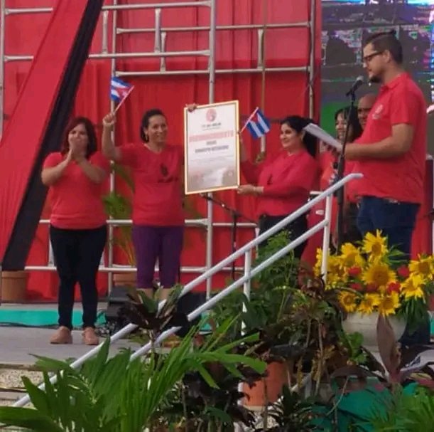 Se le otorga la condicion de "DESTACADO" en el acto provincial  por el 72 aniversario del asalto a los cuarteles Moncada y Carlos Manuel de Céspedes en #PinardelRío  al municipio de #Guane por los resultados alcanzados . Muchas felicidades guaneros.  #ConLaFuerzaDeLaUnidad