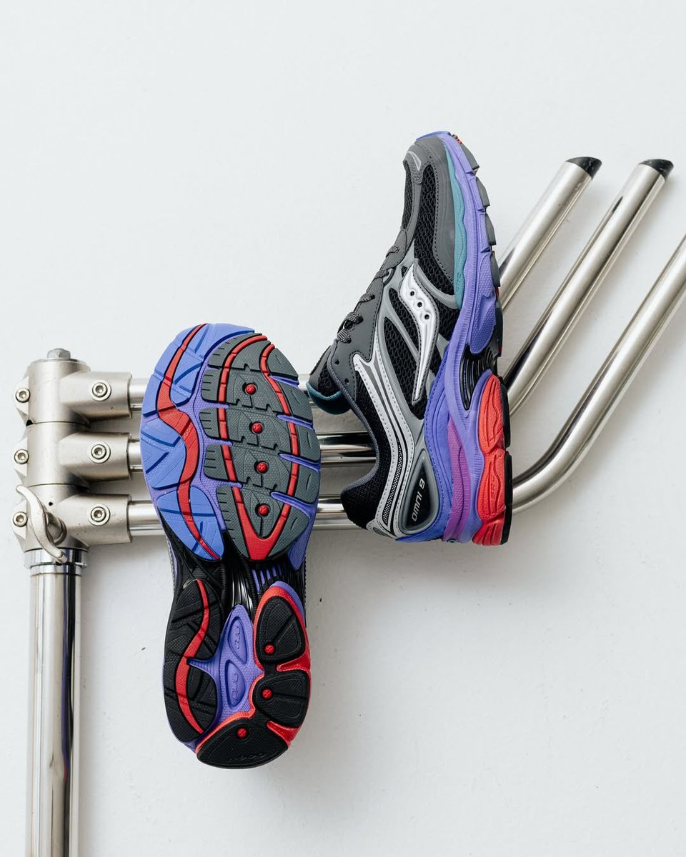 ashowzwears_'s tweet image. THE SAUCONY PROGRID OMNI 9 GALAXY
Size - | 40- 45
Price - N72,000
Order link: wa.me/+2349068187970