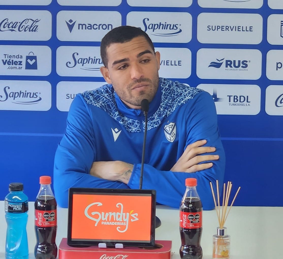 💬 "Soy un arquero que es dificil que le hagan un gol, esa es mi cualidad".

🗣️ Primeras palabras de Álvaro Montero como refuerzo de #Vélez.