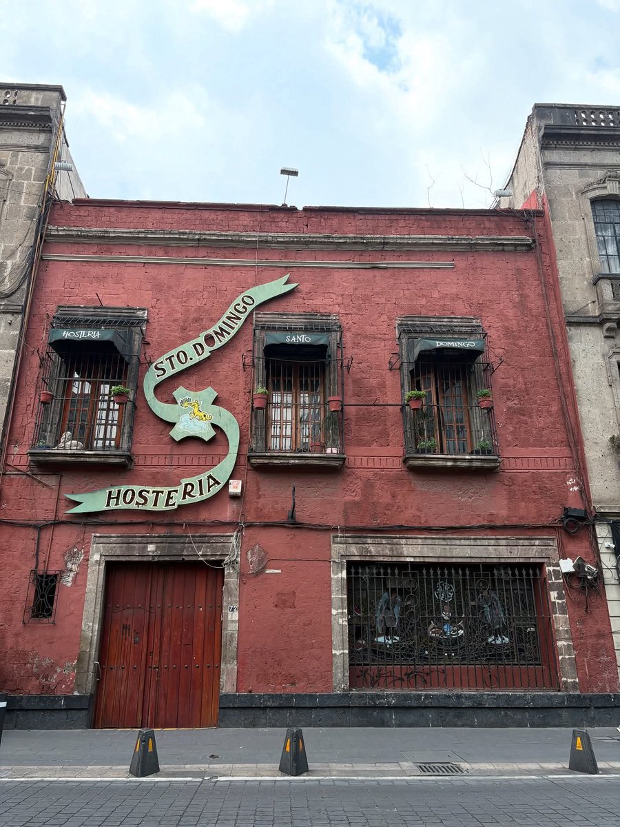 ❤️‍🔥SAFARI TIPOGRÁFICO CDMX / TYPES AND DRINKS. El pasado fin de semana, junto con un grupo de colegas y amigos, buscamos letras en las fachadas y en las marquesinas de los edificios; en los letreros y vitrinas de comercios y establecimientos. 
#SafariTipográfico
Ver menos
