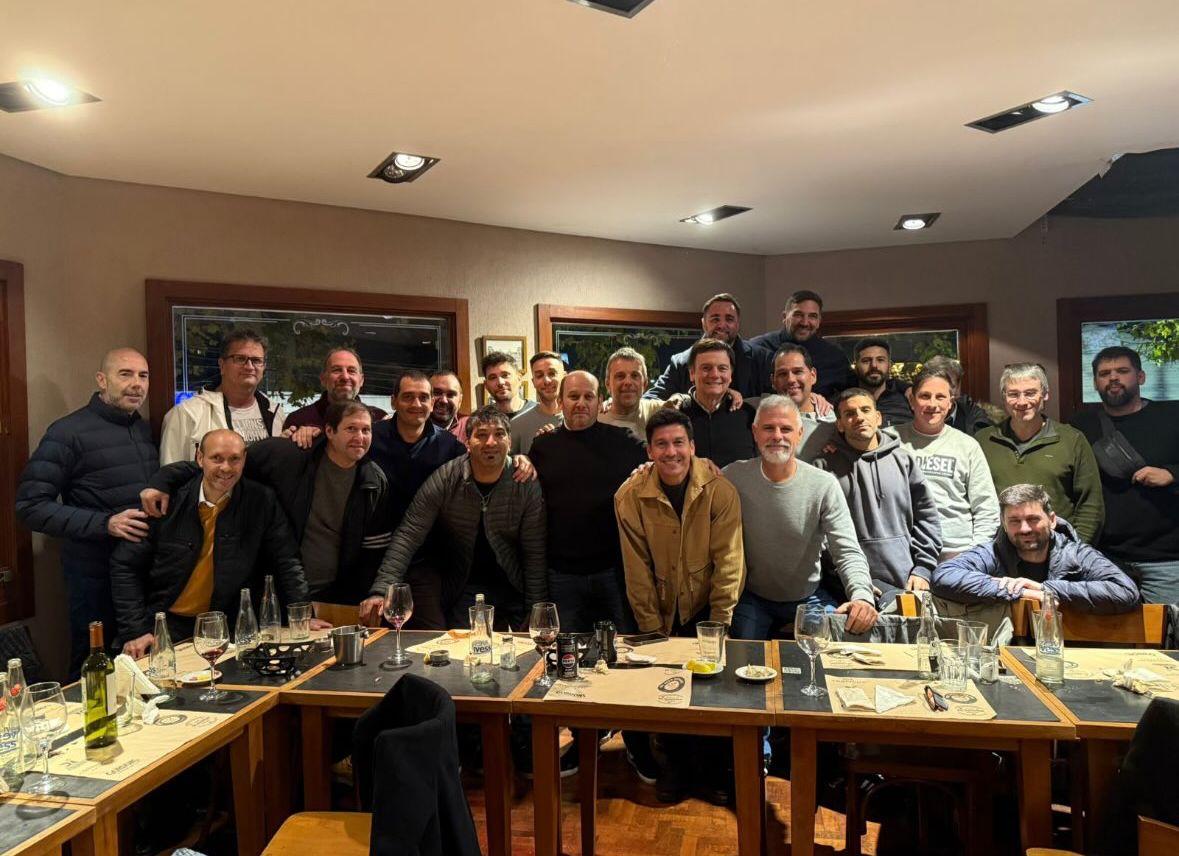 #Quilmes #PoliticaQac 📦

A esta hora la <a href="/QacPlateada/">Agrupacion Plateada QAC</a> suma un nuevo apoyo a su lista.
La <a href="/AgrupacionGris/">LA GRIS</a> va a integrar la <a href="/QacPlateada/">Agrupacion Plateada QAC</a> todavía faltan definir los espacios a ocupar.